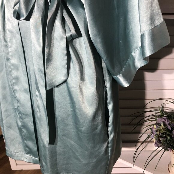 Victoria’s Secret Slip Robe Short Sleeves Side Pockets Belted Satin Aqua sz S/M - Picture 8 of 11